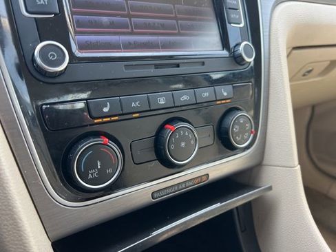 Used 2015 Volkswagen Passat TDI SE image 18