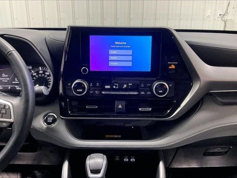 Used 2023 Toyota Highlander XLE AWD/4WD image 6