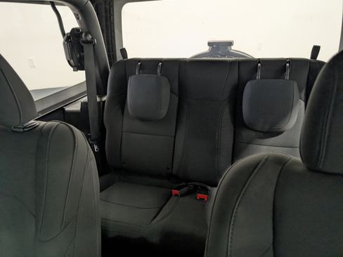 Used 2020 Jeep Wrangler Sport AWD/4WD image 14