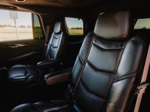 Used 2016 Cadillac Escalade Platinum image 29