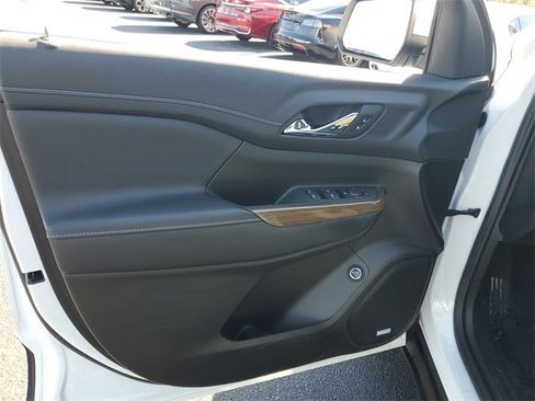 Used 2023 GMC Acadia SLE w/ Driver Convenience Package image 13