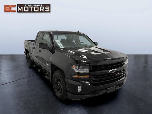 Used 2017 Chevrolet Silverado 1500 LT w/ Midnight Edition AWD/4WD image 7