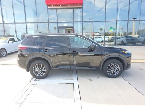 Used 2023 Nissan Rogue S image 3