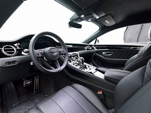 Used 2024 Bentley Continental GT image 2