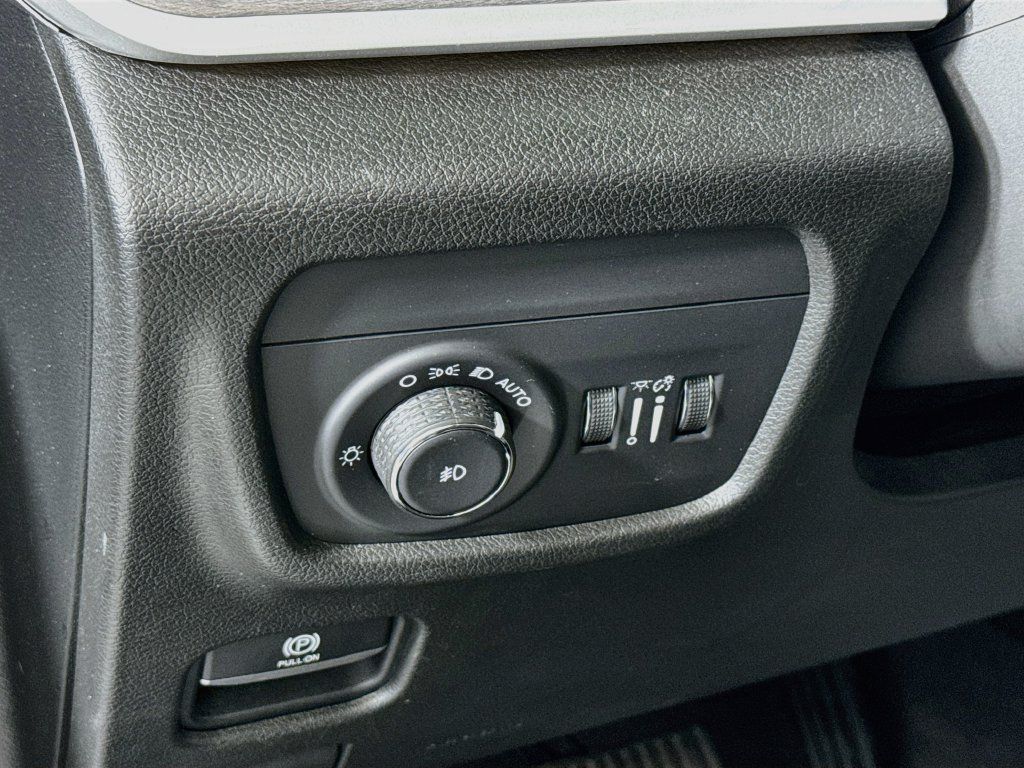 Used 2021 Jeep Grand Cherokee L Limited w/ Luxury Tech Group II AWD/4WD image 10