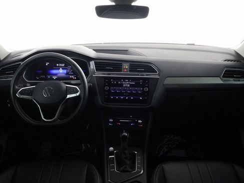 Used 2024 Volkswagen Tiguan SE FWD image 8