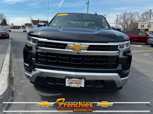 Used 2022 Chevrolet Silverado 1500 LT AWD/4WD image 2