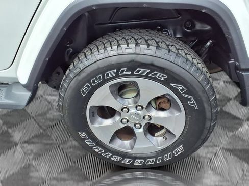 Certified 2019 Jeep Wrangler Unlimited Sahara AWD/4WD image 23