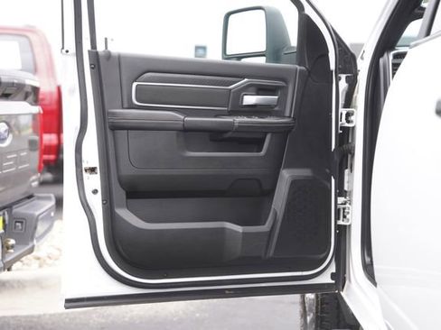 Used 2025 RAM 2500 Big Horn AWD/4WD image 30