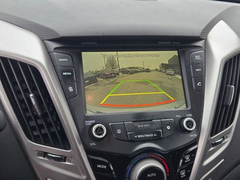 Used 2016 Hyundai Veloster Base w/ Option Group 03 image 30