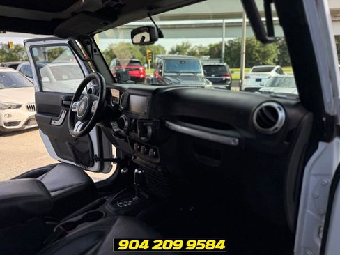 Used 2016 Jeep Wrangler Unlimited Rubicon AWD/4WD image 34