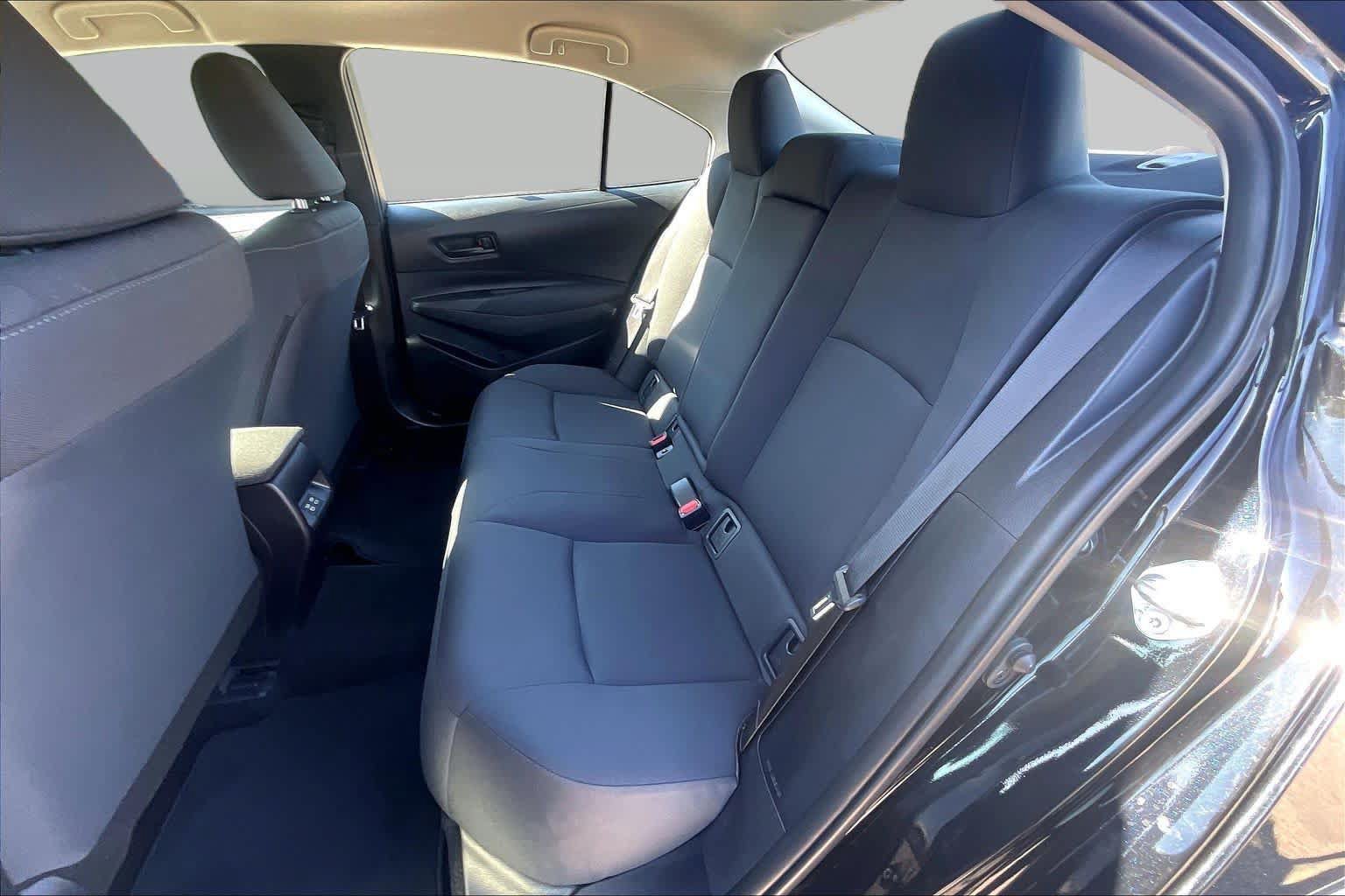 Used 2025 Toyota Corolla LE FWD image 20