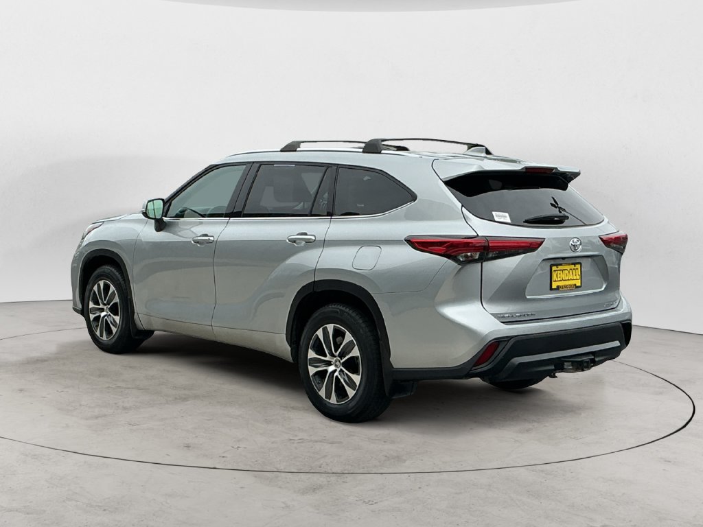 Used 2021 Toyota Highlander XLE AWD/4WD image 7