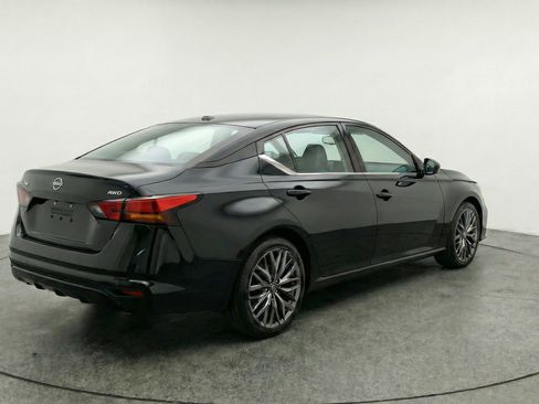 Used 2025 Nissan Altima 2.5 SV FWD image 9