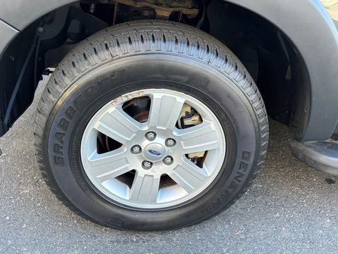 Used 2010 Ford Explorer Sport Trac XLT image 32
