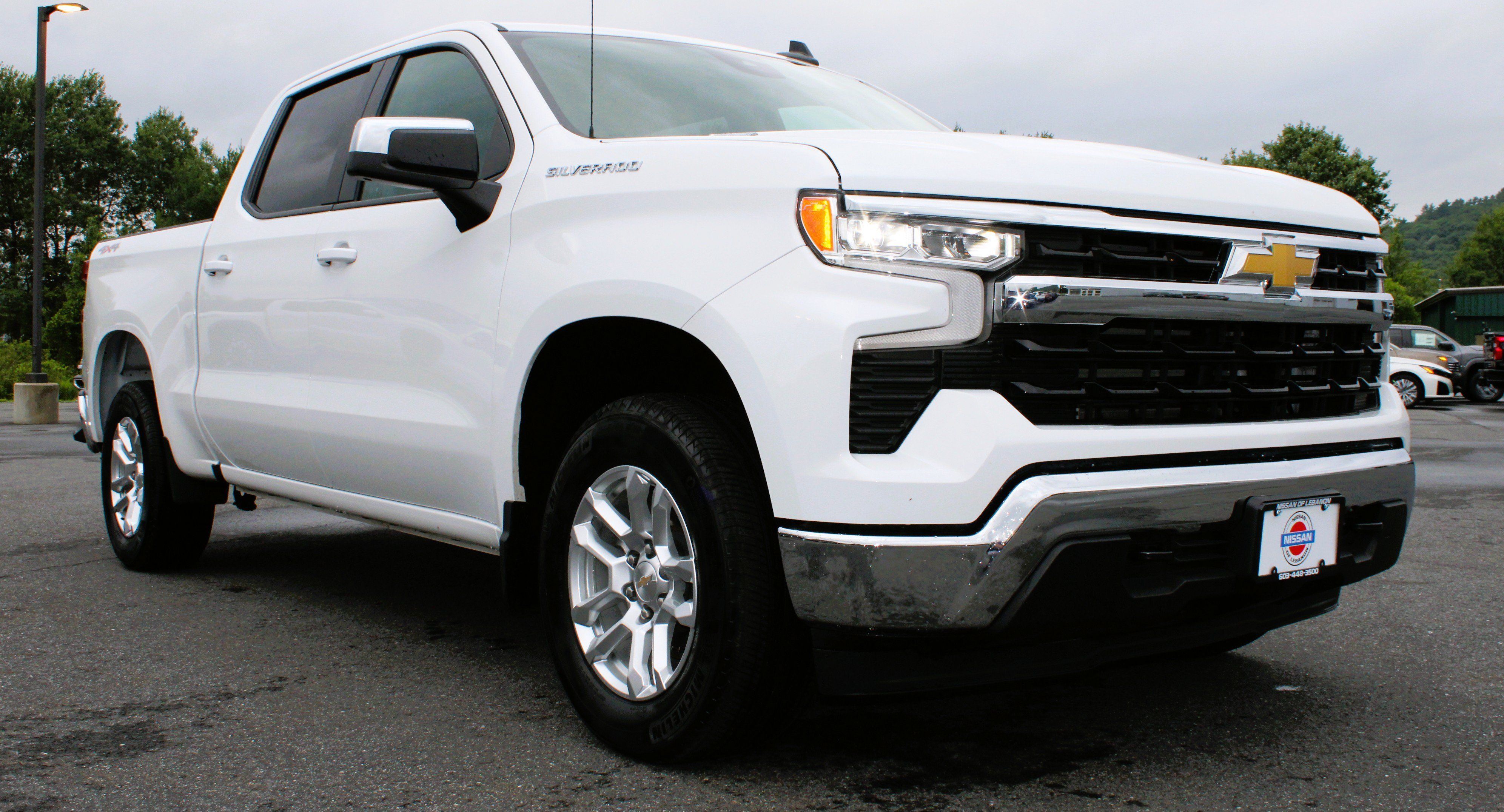 Used 2025 Chevrolet Silverado 1500 LT AWD/4WD image 4