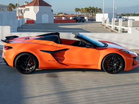 Used 2025 Chevrolet Corvette Z06 w/ Stealth Interior Trim Package RWD image 19