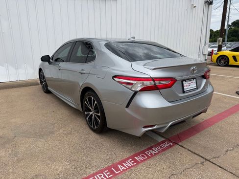 Used 2020 Toyota Camry SE FWD image 4
