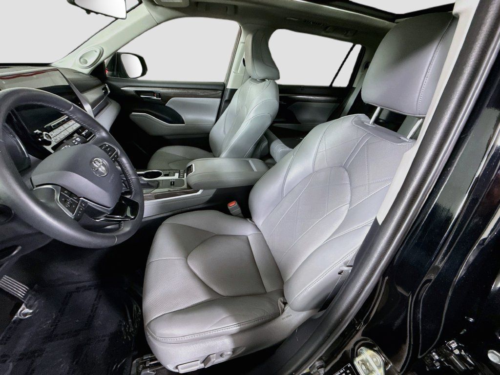 Certified 2020 Toyota Highlander Platinum AWD/4WD image 27