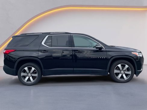 Used 2021 Chevrolet Traverse LT w/ LT Premium Package image 2