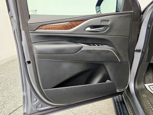 Used 2021 Cadillac Escalade ESV Premium Luxury Platinum w/ Heavy-Duty Trailer Package AWD/4WD image 11