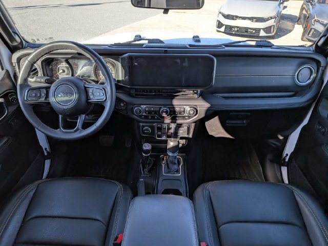 Used 2025 Jeep Gladiator Sport AWD/4WD image 13