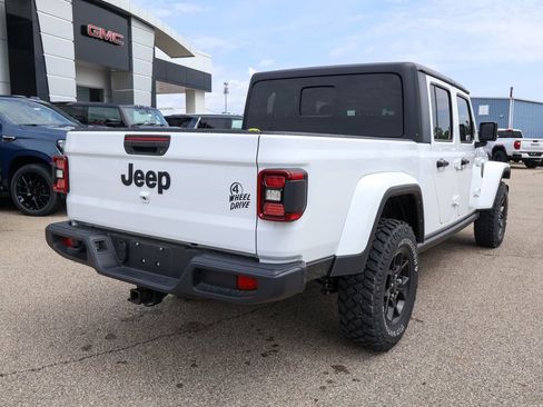 Used 2024 Jeep Gladiator Sport AWD/4WD image 3