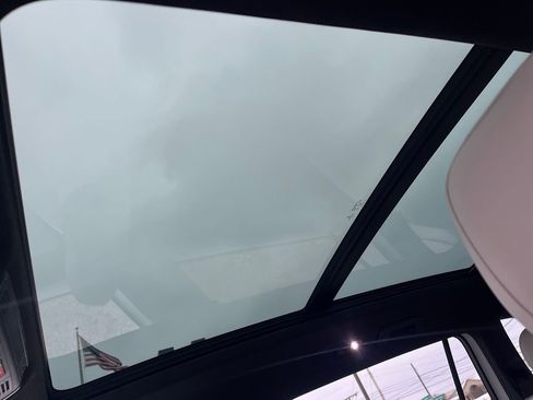 Used 2020 Volkswagen Tiguan SE R-Line image 22