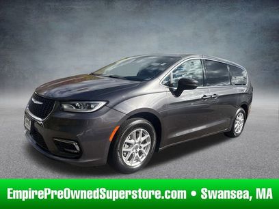Used 2023 Chrysler Pacifica Touring-L