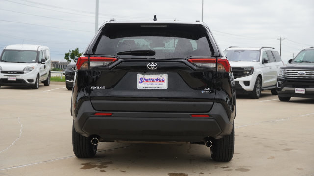 Used 2025 Toyota RAV4 LE AWD/4WD image 8