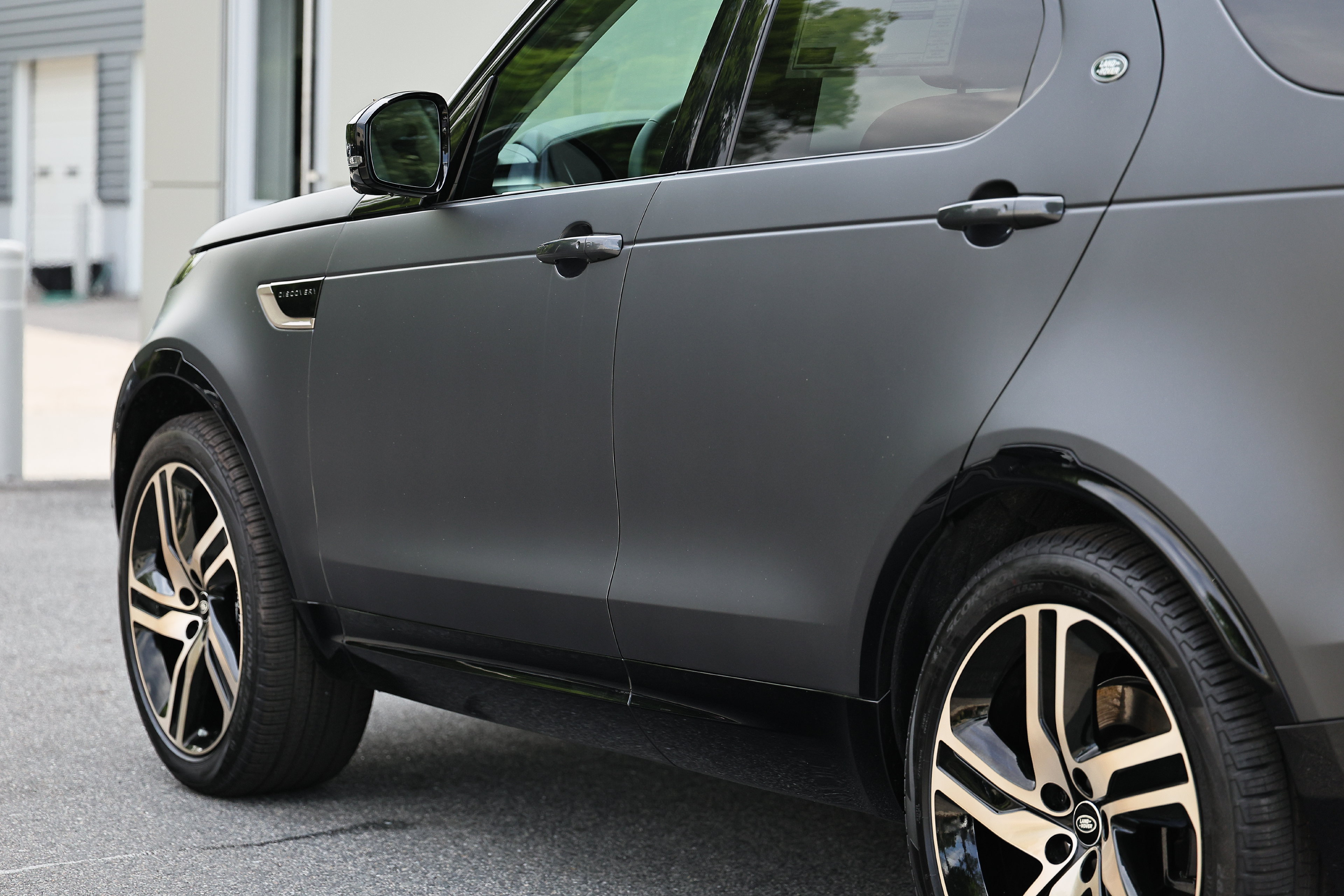 New 2026 Land Rover Discovery Limited Edition AWD/4WD image 8