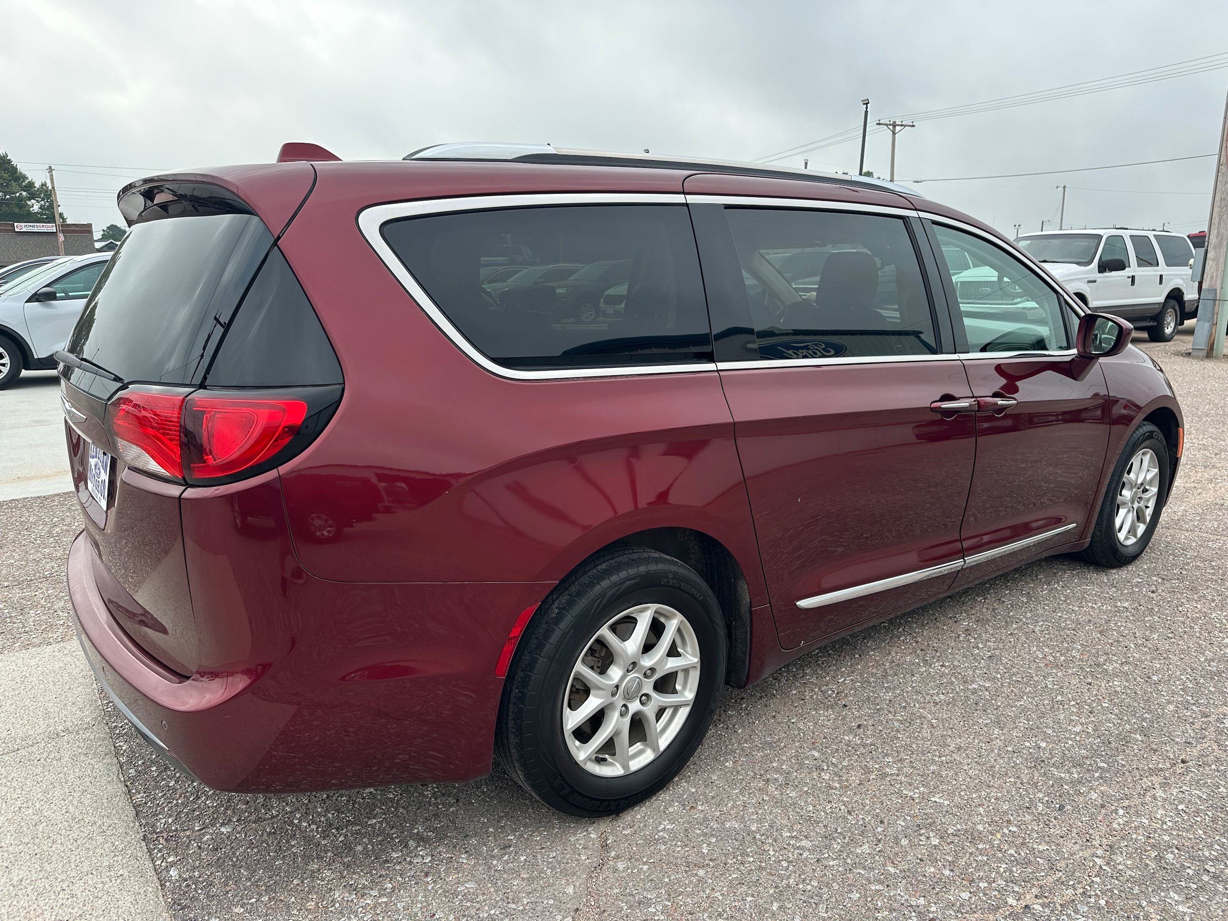 Used 2020 Chrysler Pacifica Touring-L FWD image 6