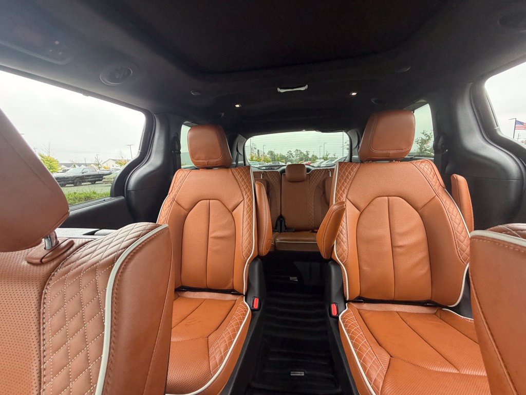 Used 2024 Chrysler Pacifica Pinnacle FWD image 41