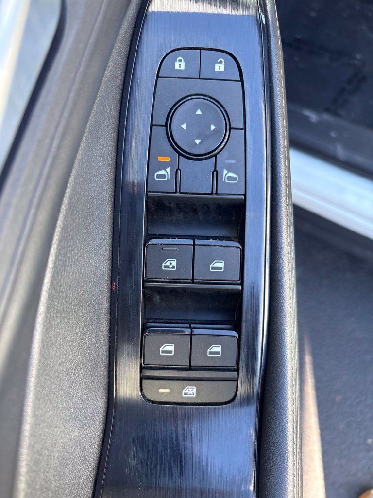 Used 2024 Nissan Rogue SV FWD image 11