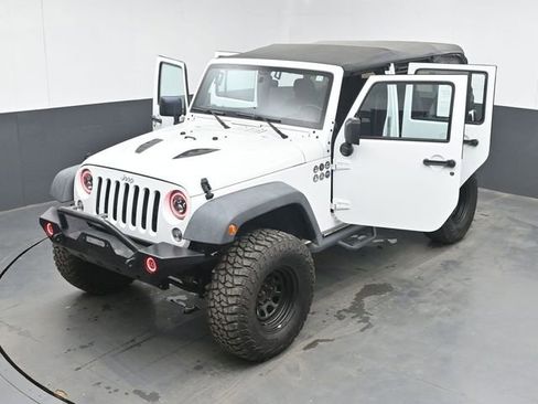 Used 2018 Jeep Wrangler Unlimited Sport w/ Connectivity Group AWD/4WD image 47