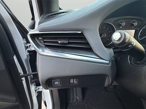 Used 2022 Buick Enclave Essence w/ Sport Touring Edition image 18