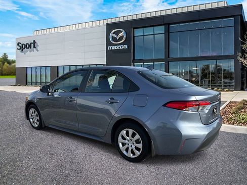Used 2025 Toyota Corolla LE FWD image 5