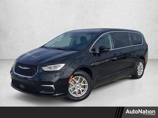 Used 2024 Chrysler Pacifica Touring-L video 1
