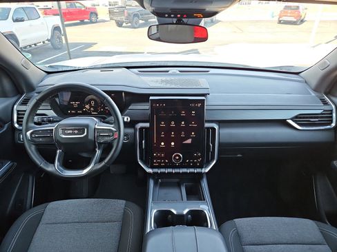 Used 2025 GMC Acadia Elevation image 6