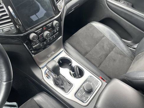 Certified 2022 Jeep Grand Cherokee Laredo X image 20