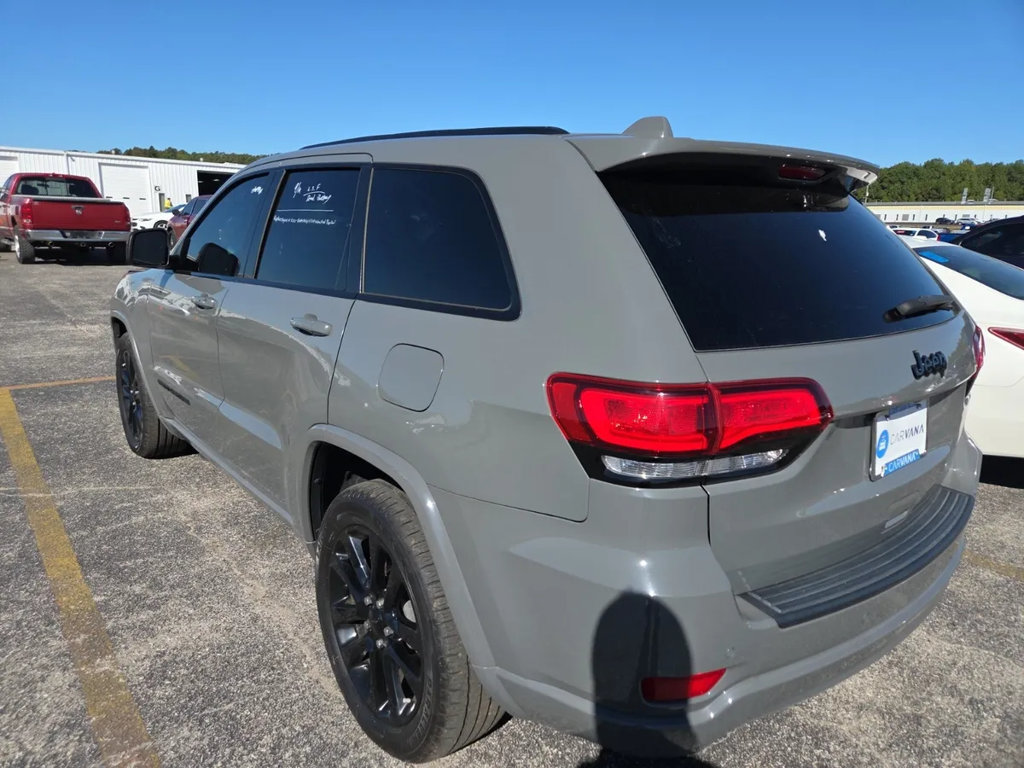 Used 2020 Jeep Grand Cherokee Altitude RWD image 3