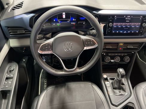 Certified 2023 Volkswagen Taos SE image 15