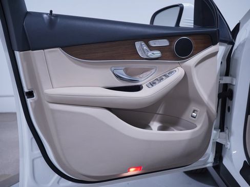 Used 2021 Mercedes-Benz GLC 300 image 18