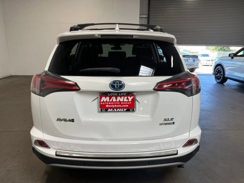 Used 2017 Toyota RAV4 XLE w/ Convenience Package AWD/4WD image 4