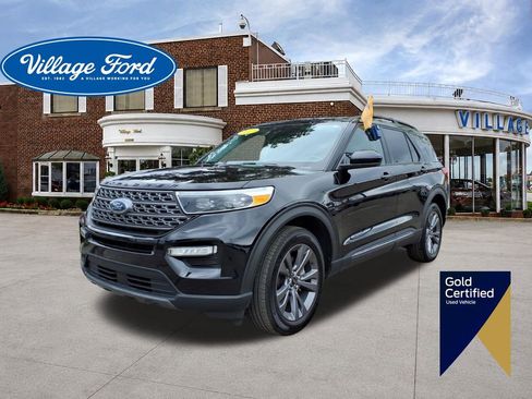Certified 2024 Ford Explorer XLT w/ Equipment Group 202A AWD/4WD image 1