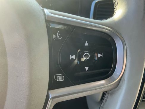 Used 2018 Volvo XC90 T6 Momentum w/ Convenience Package image 15