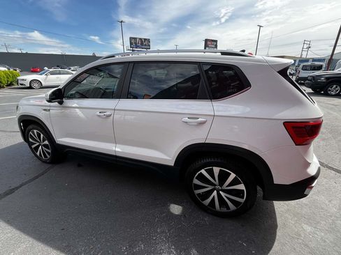 Used 2023 Volkswagen Taos SE FWD image 7