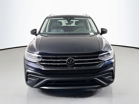 Certified 2023 Volkswagen Tiguan SE w/ Panoramic Sunroof Package AWD/4WD image 2