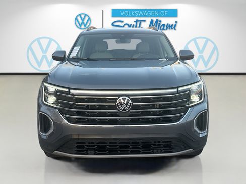 Certified 2024 Volkswagen Atlas SE image 2