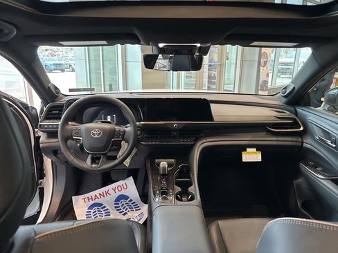 New 2025 Toyota Crown Signia Limited w/ Advanced Technology Package image 23